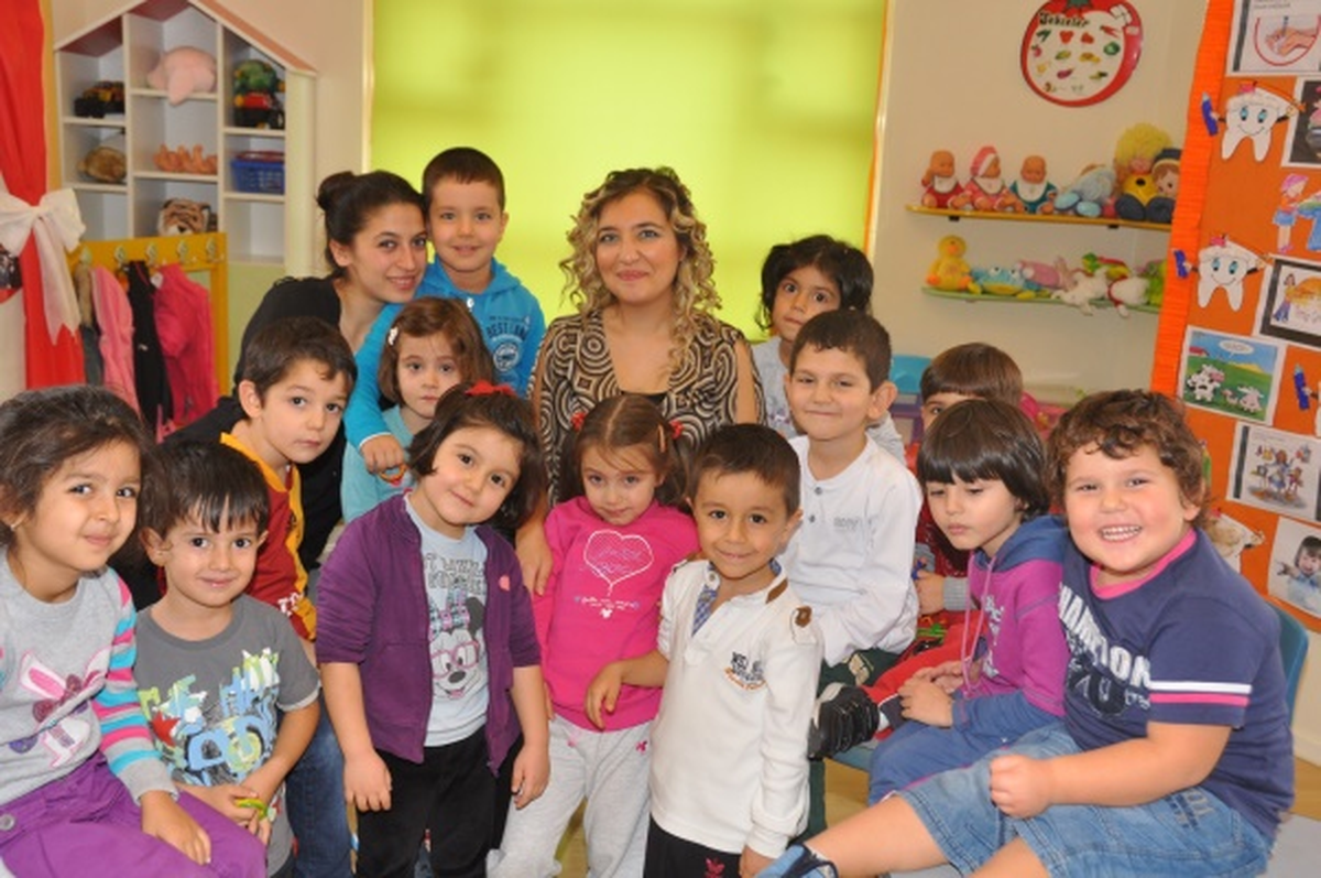 GKV\'li MiniklerdenÖğretmen Connie Hong Yu\'ya Sevgi Seli