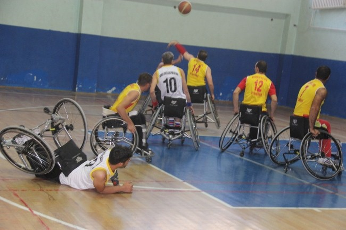 Hakkari\'de Basketbol Müsabakası