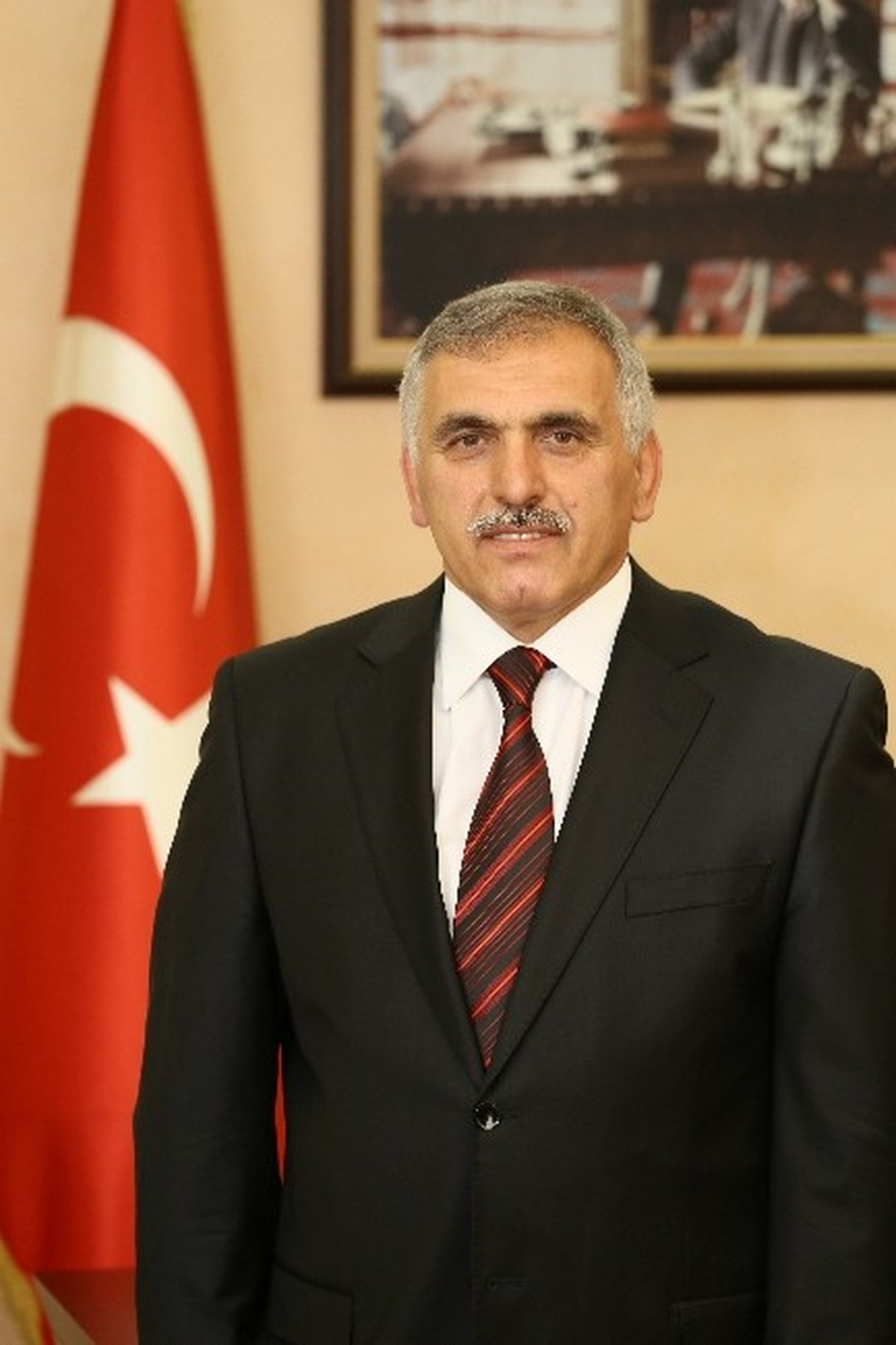 Hendek Belediye Başkanı Ali İnci, Öğretmenler Günü Dolayısıyla Kutlama Mesajı Yayımladı