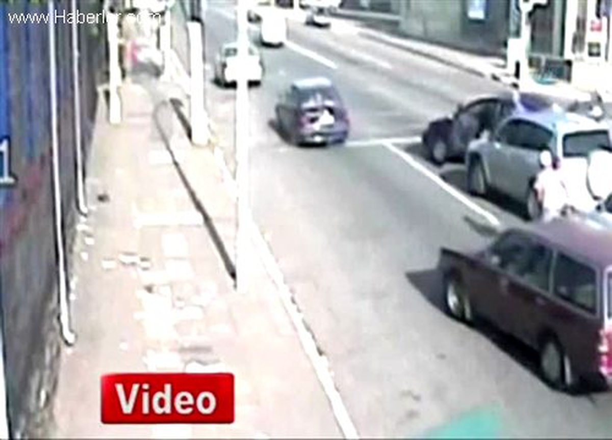 Johannesburg\'da Cadde Ortasında Güpegündüz Otomobil Gaspı