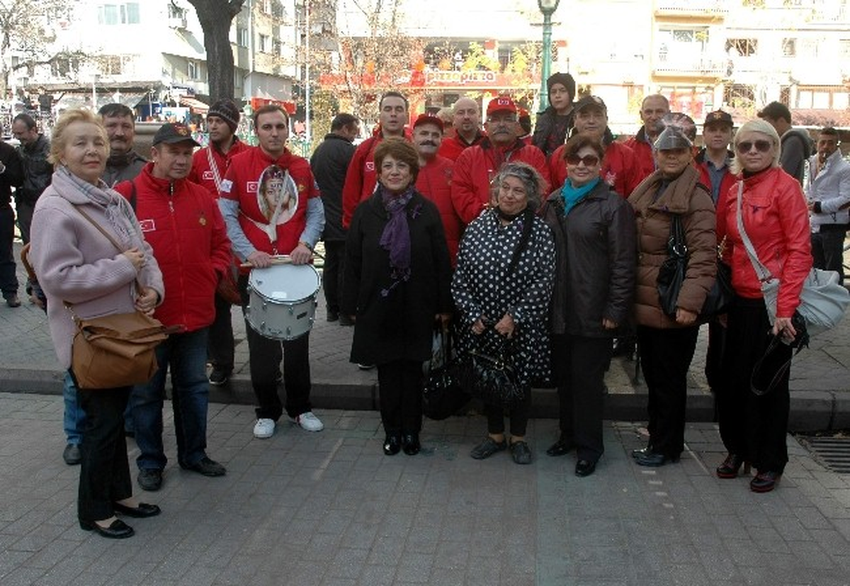 Kadına Şiddete \'Hayır\' Demek İçin Çaldılar
