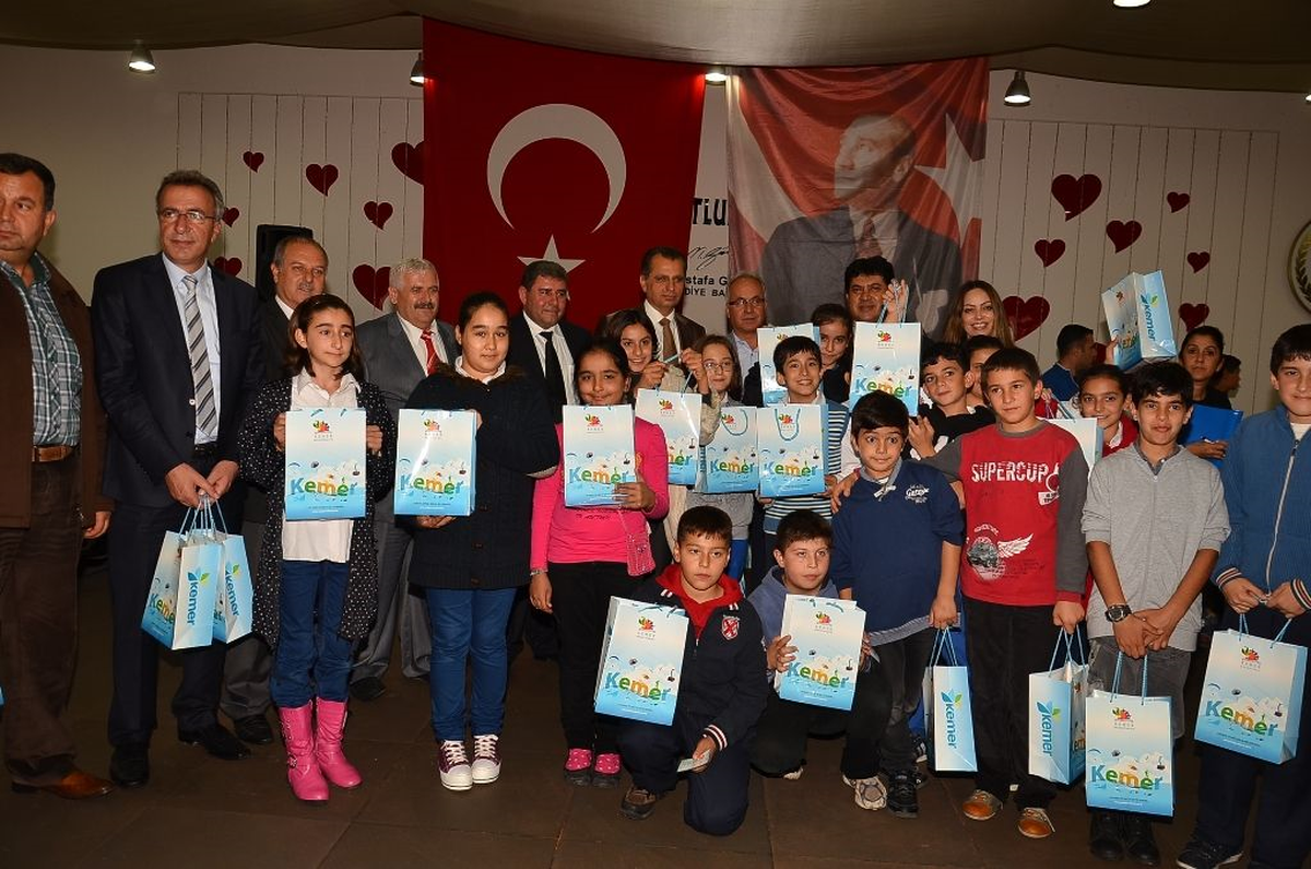 Kemer Belediyesi Öğrencilere Tablet Bilgisayar Dağıttı