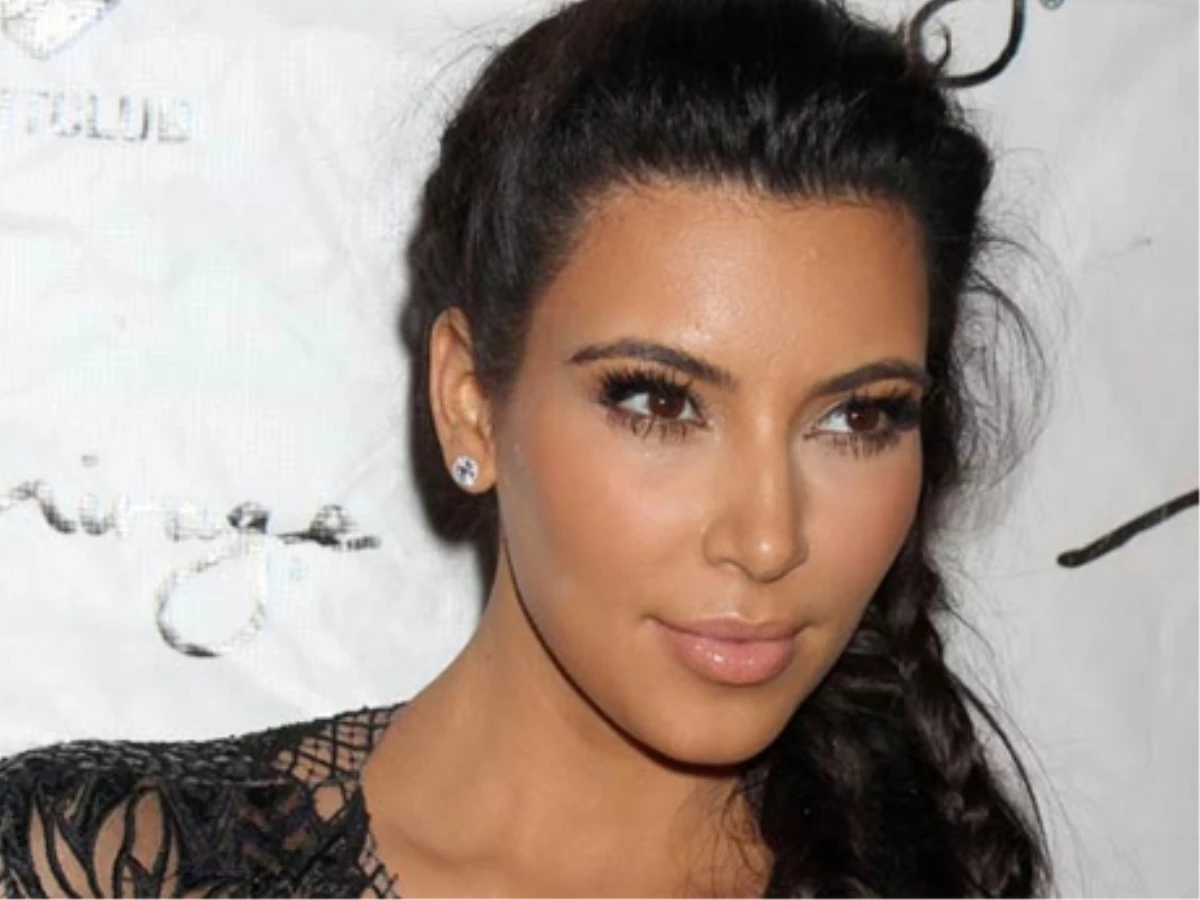 Kim Kardashian Max Mara Mantosundan Vazgeçmiyor