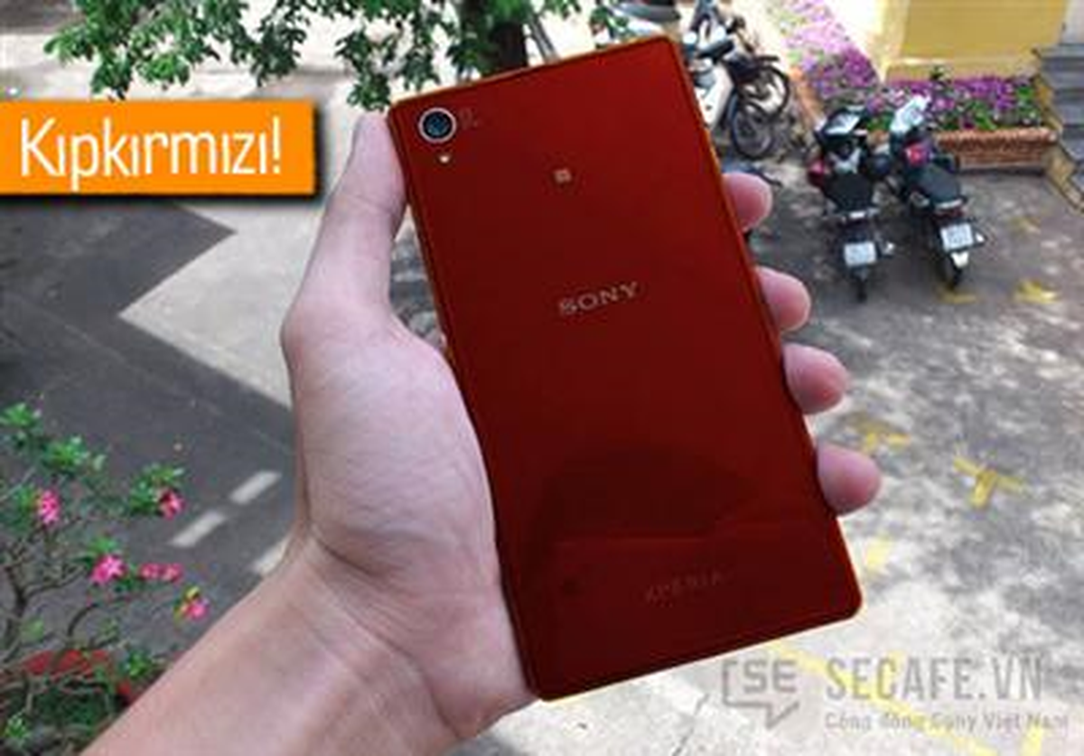 Kızıl Sony Xperia Z1, Ortaya Çıktı