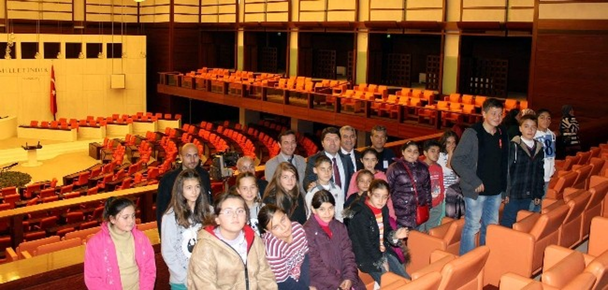 Kızılelma Ortaokulu Meclis\'te Ağırladı