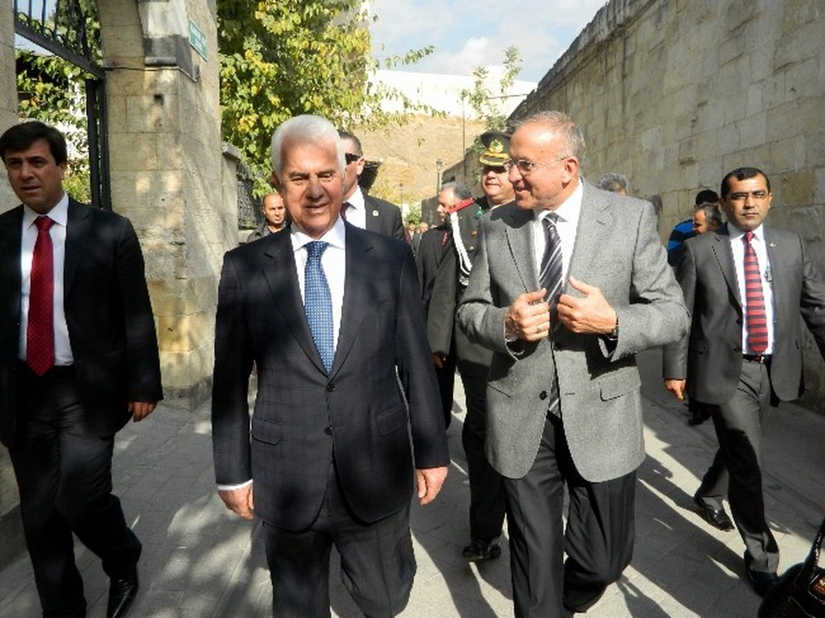 KKTC Cumhurbaşkanı Eroğlu, Asım Güzelbey\'i Ziyaret Etti