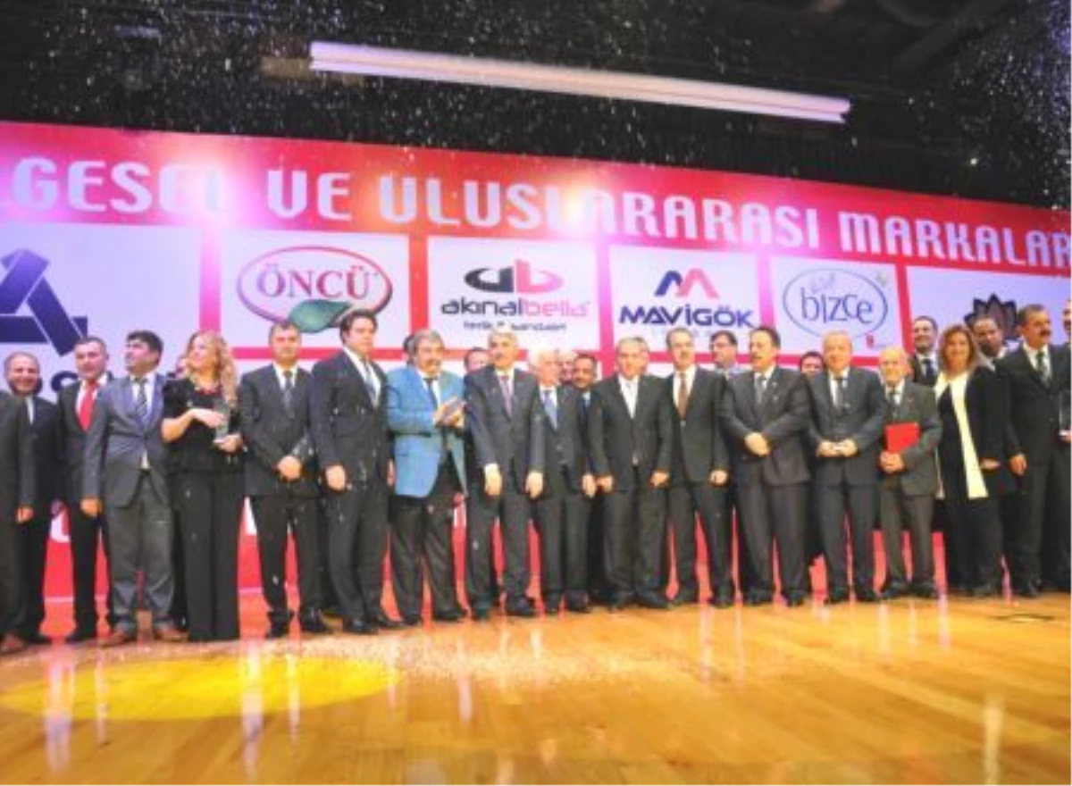 KKTC Cumhurbaşkanı Eroğlu "Bölgesel ve Uluslararası Markalar Ödül Töreni"ne katıldı