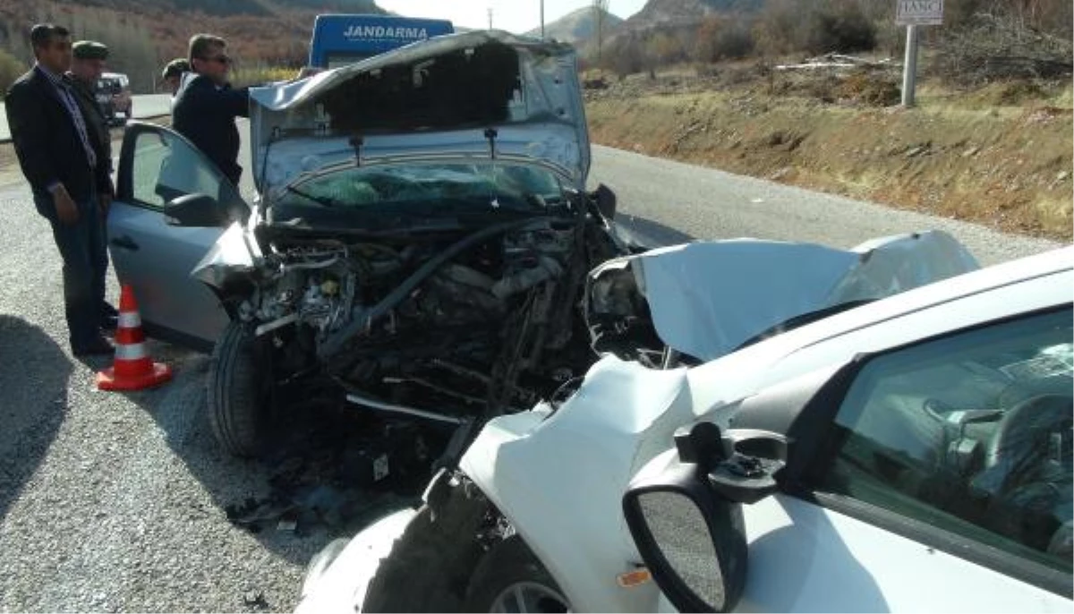 Konya\'da 2 Otomobil Çarpıştı: 8 Yaralı