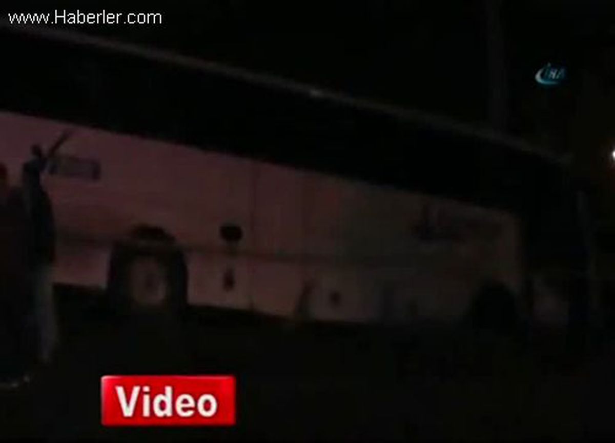 Manisa\'da Trafik Kazası: 1 Ölü, 17 Yaralı