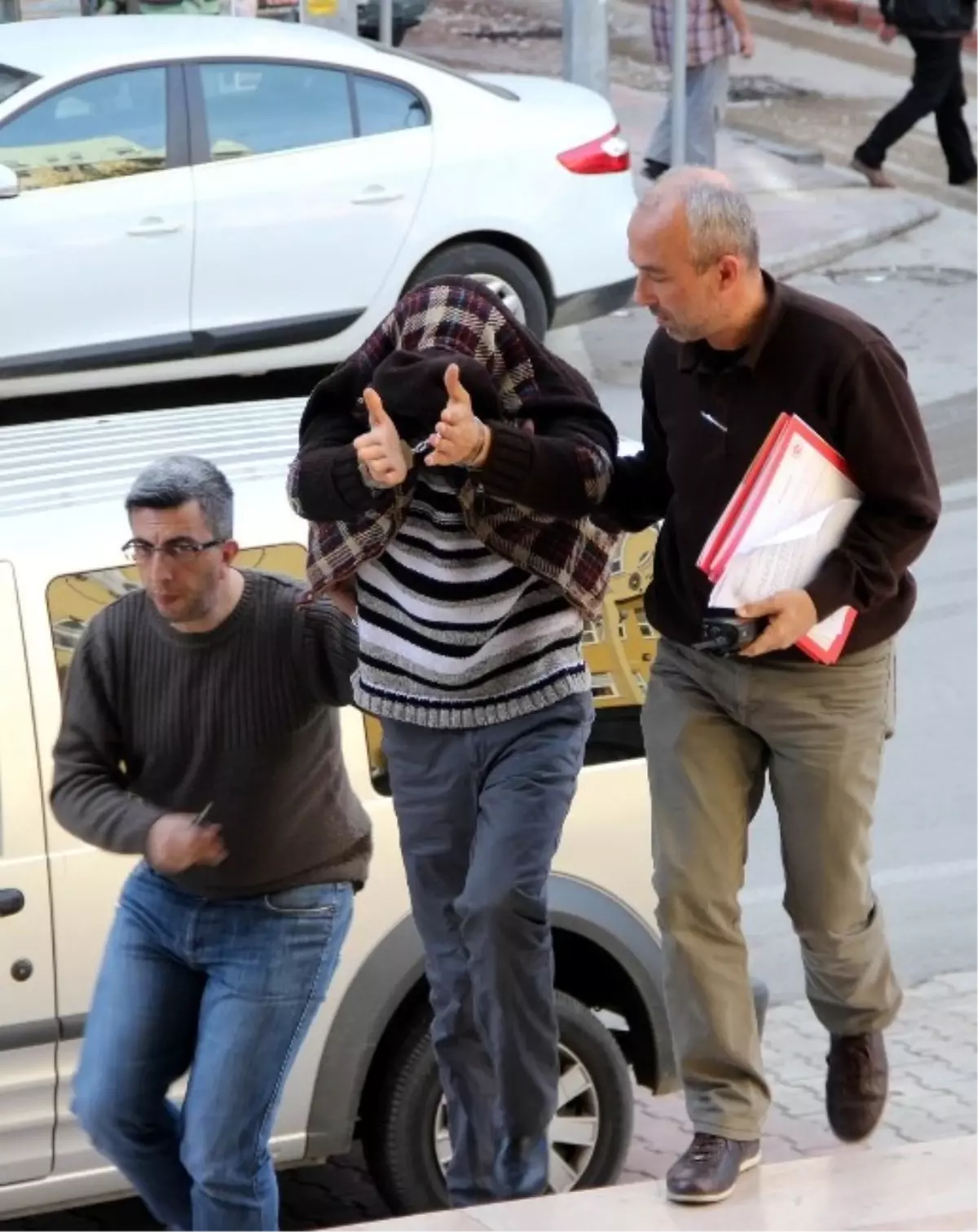 Marketten 3 Bin Lira Çalan Hırsız Yakalandı