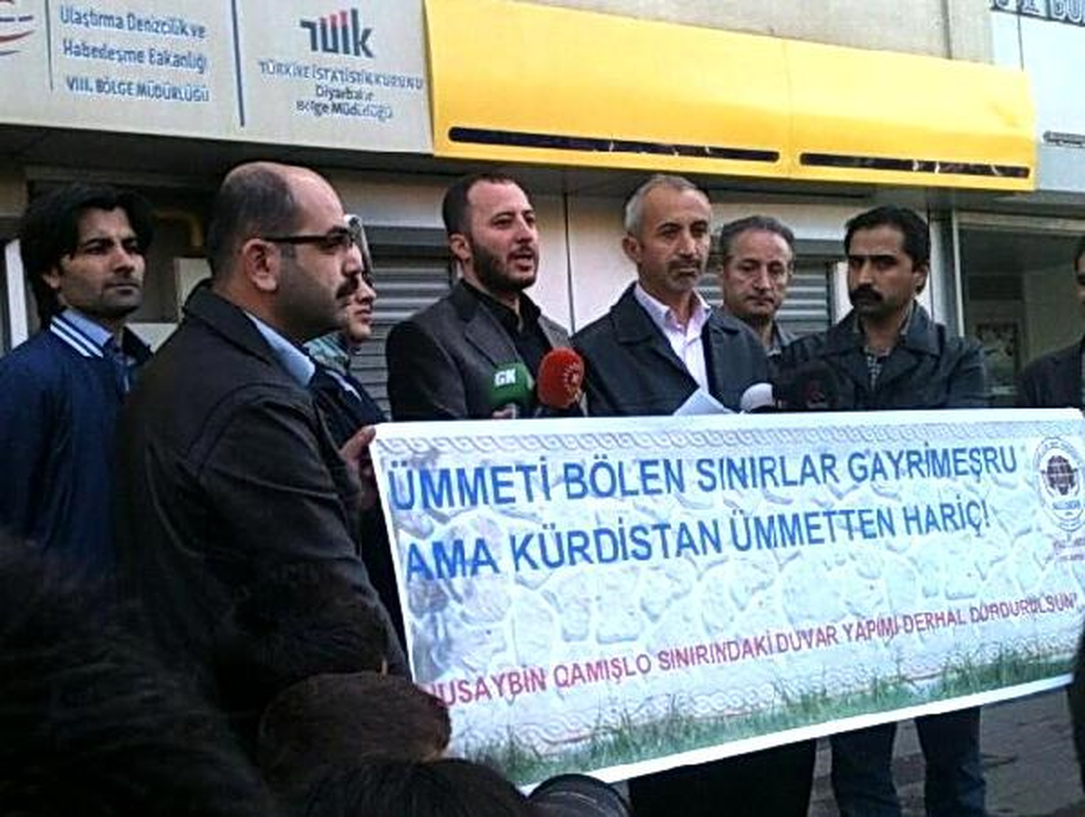 Sınırdaki Güvenlik Duvardına Mektuplu Protesto