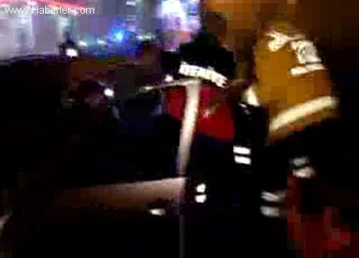 MHP\'lilerin İçinde Bulunduğu Otobüs Otomobil Çarptı