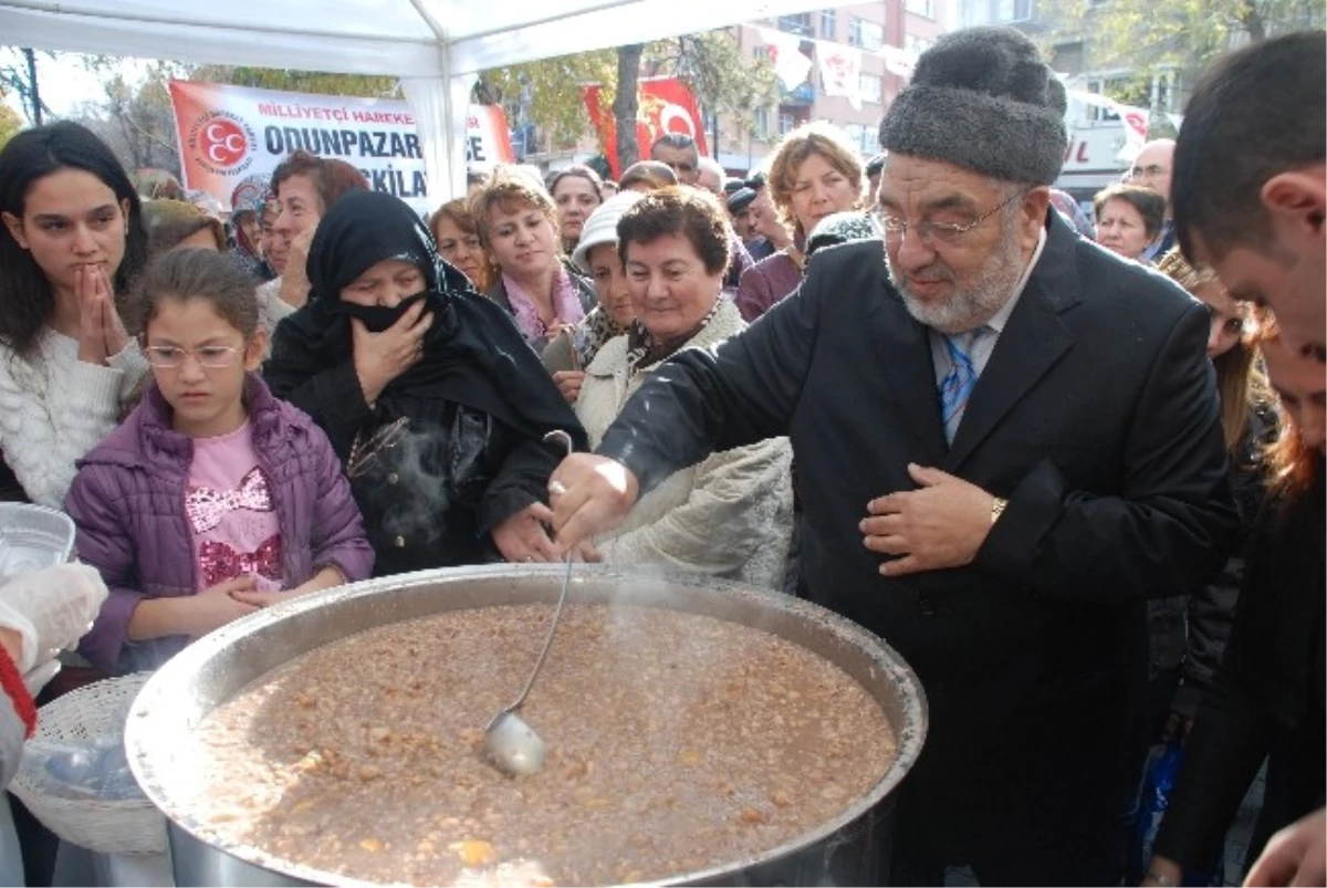 MHP Odunpazarı 5 Bin Kişiye Aşure Dağıttı