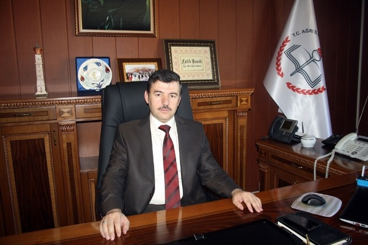 Ağrı Milli Eğitim Müdürü Başak\'tan Öğretmenler Günü Mesajı