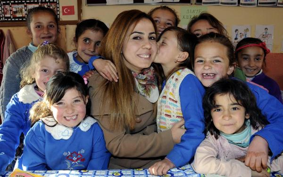 Öğretmenin Okuma Azmi Köydeki Kızlara İlham Kaynağı Oluyor