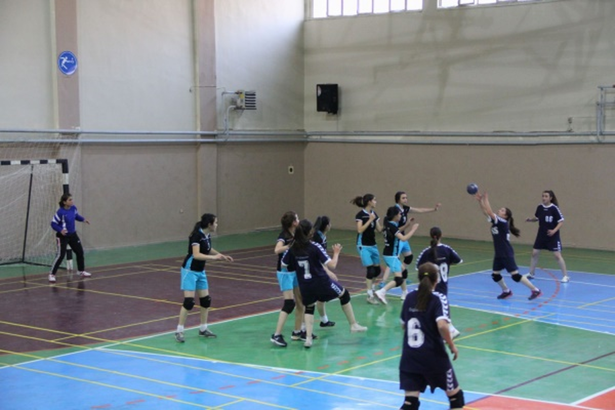 Okul Sporları Genç Kızlarda Hentbol Heyecanı Başladı