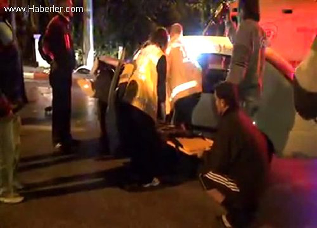 Otomobil elektrik direğine çarptı: 1 ölü