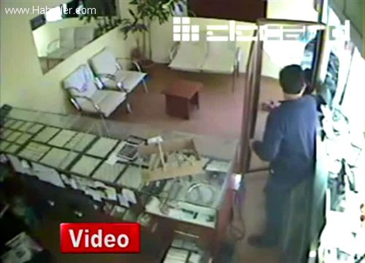 Oyuncak Silahlı Soygun Girişimi Kamerada