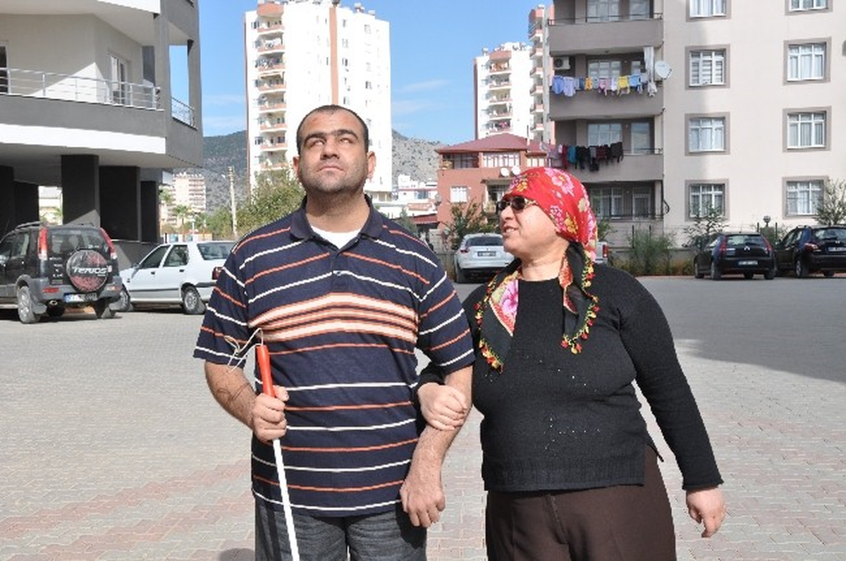 (Özel Haber) Görme Engelli, Diyaliz Hastası Kadir Kelek\'in Sönmeyen Meslek Aşkı