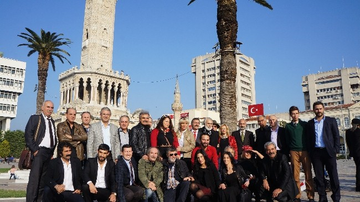 Sanatçıların Akpınar\'la İzmir Hatırası