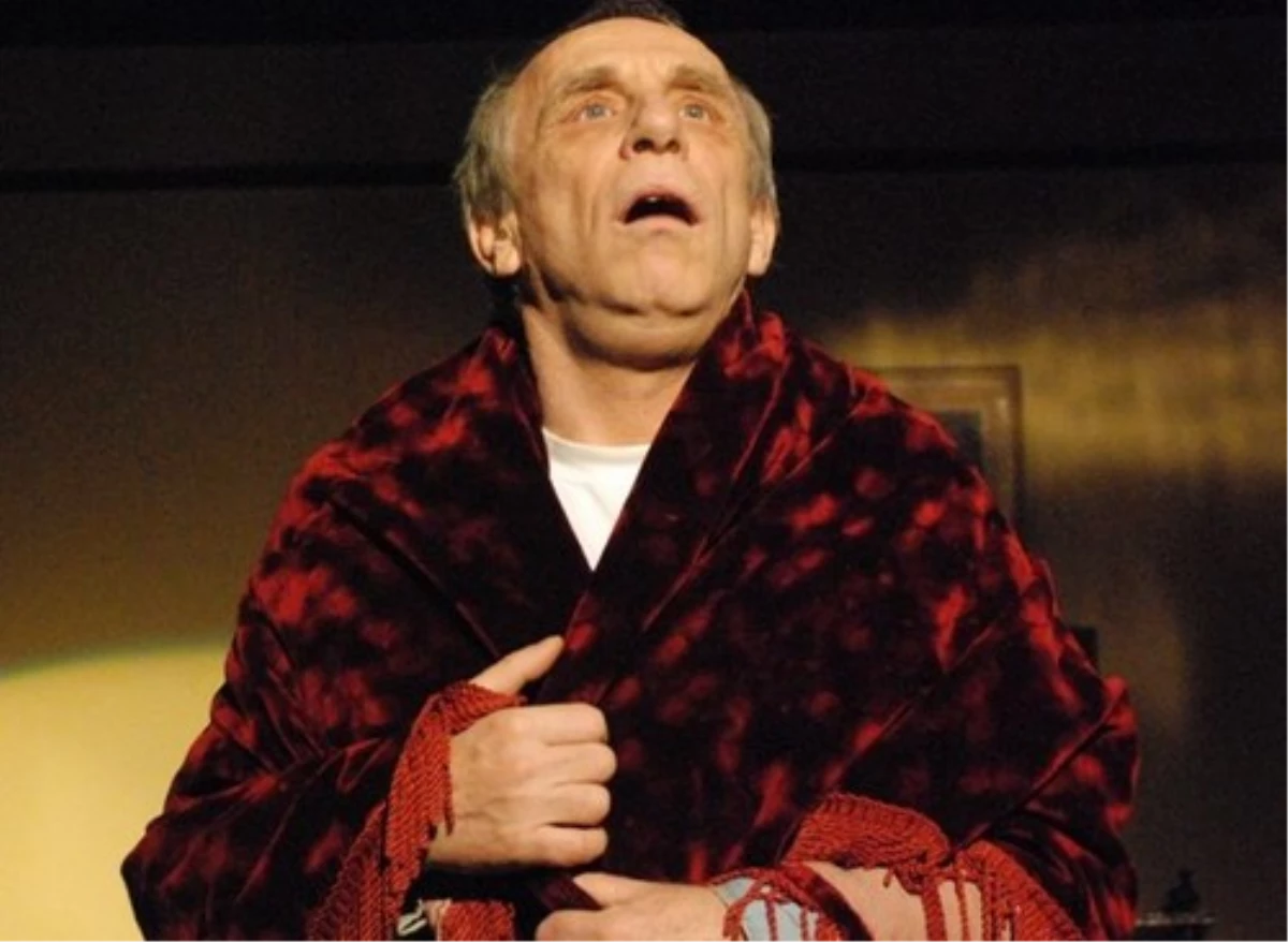 Tiyatro Sanatçısı Tuncay Özinel Hayatını Kaybetti