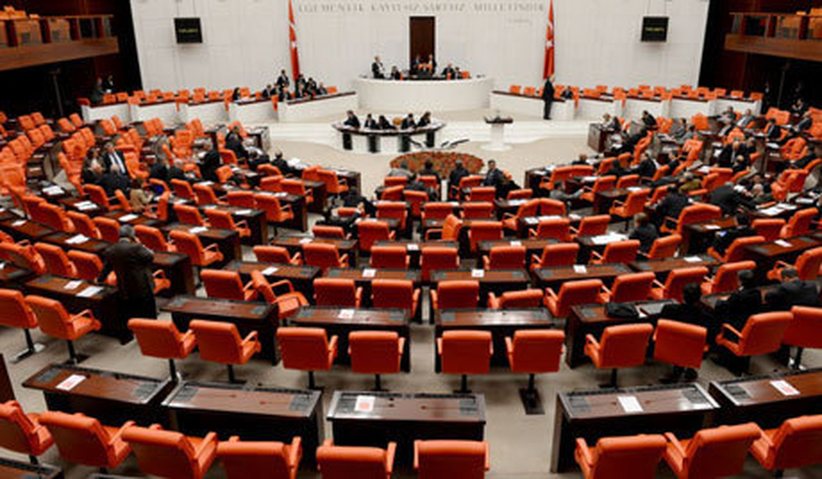 Türkiye, Meclis\'i, Sosyal Medyadan Takip Ediyor