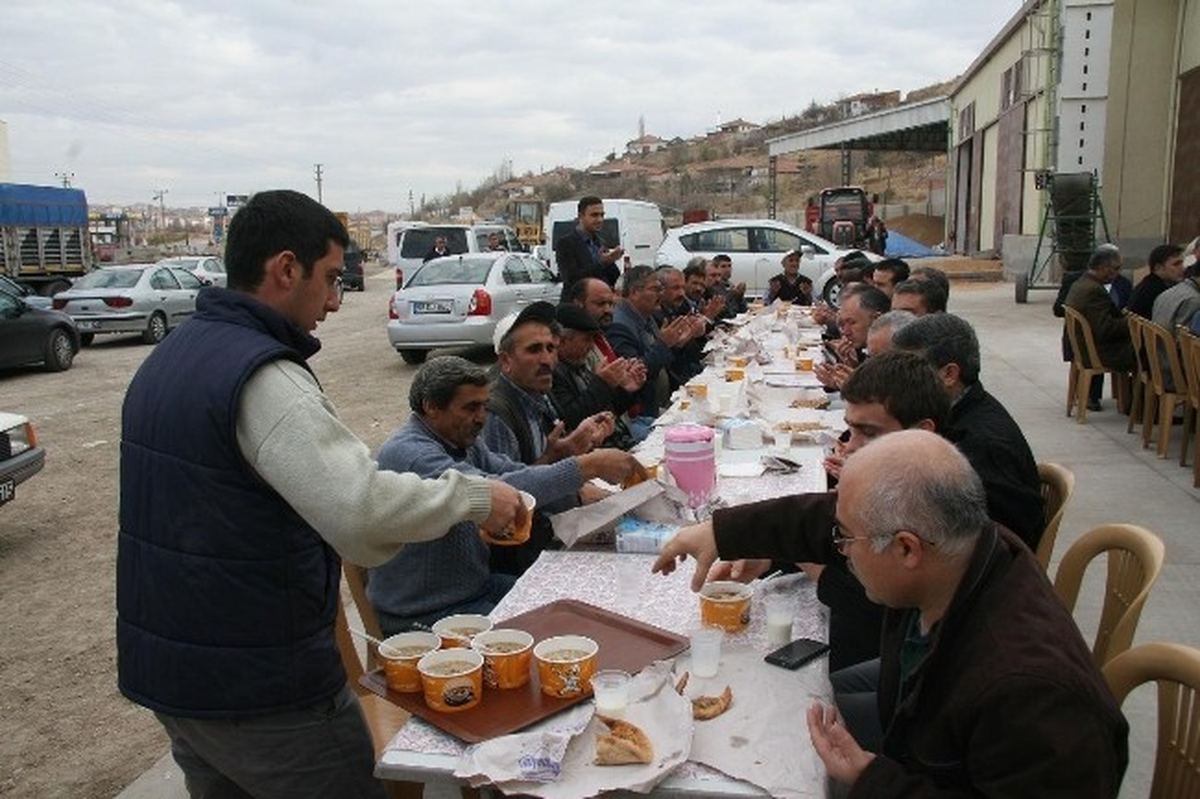 Uyanıkerler Gıda\'dan Aşure Etkinliği
