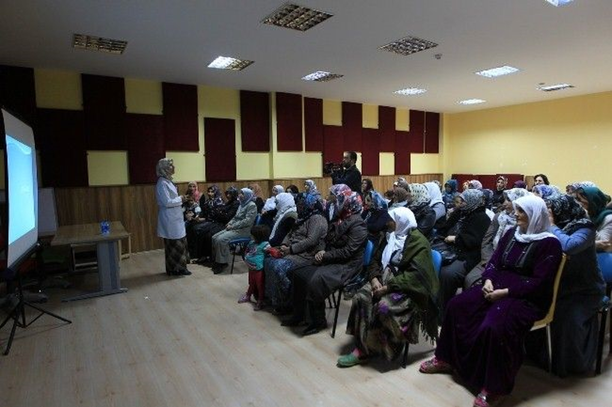 Van\'da Kadınlara Sağlık Seminerleri Veriliyor