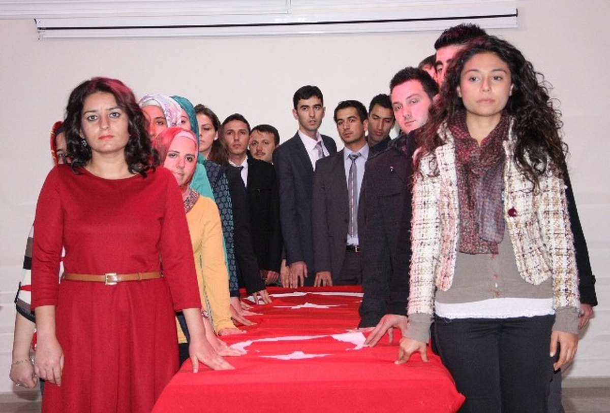 Ahlat\'ta Öğretmenler Günü Kutlandı