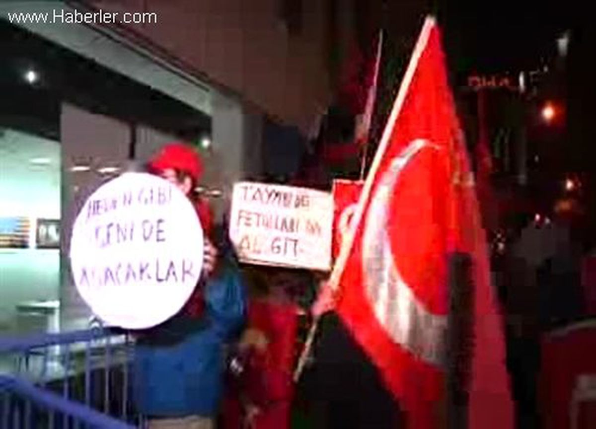 Arınç\'a New York\'ta Protesto
