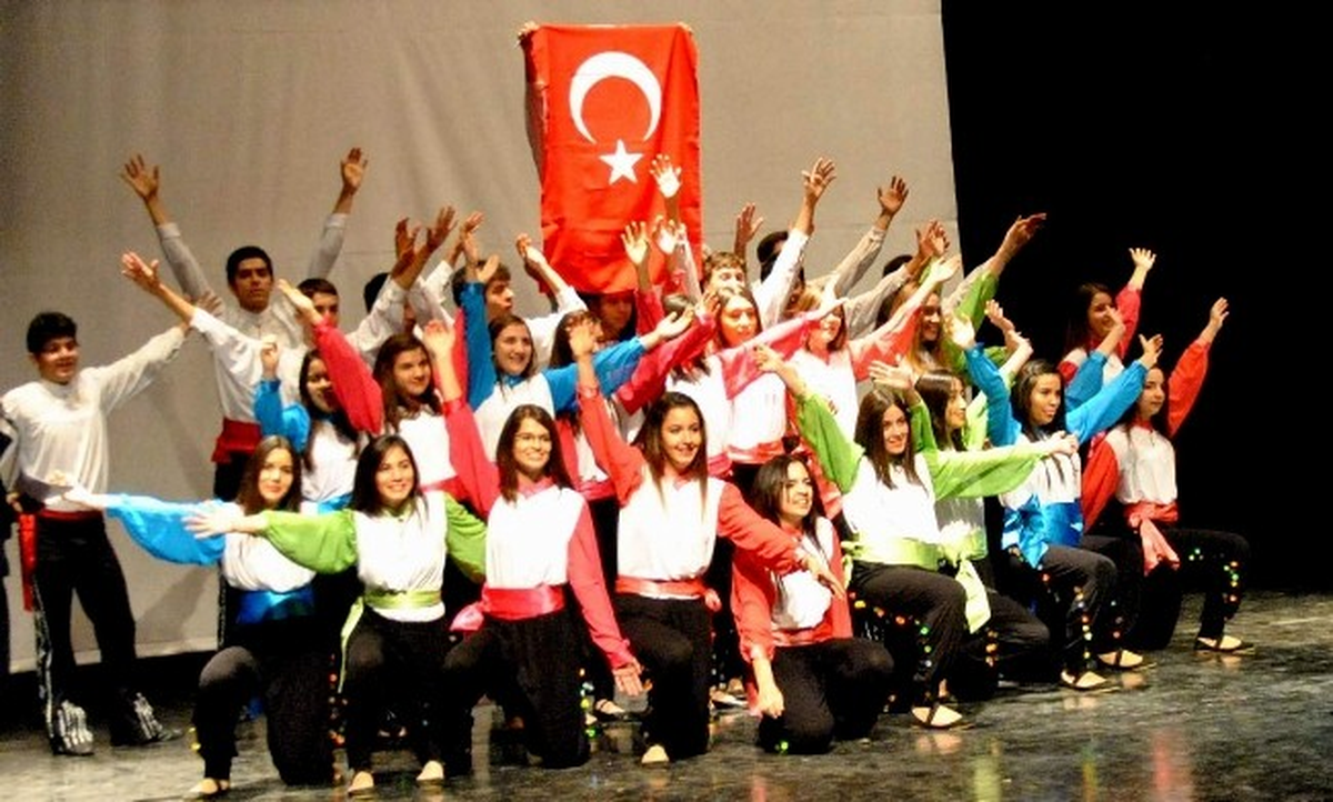 Aydın\'da Öğretmenlere Renkli Kutlama