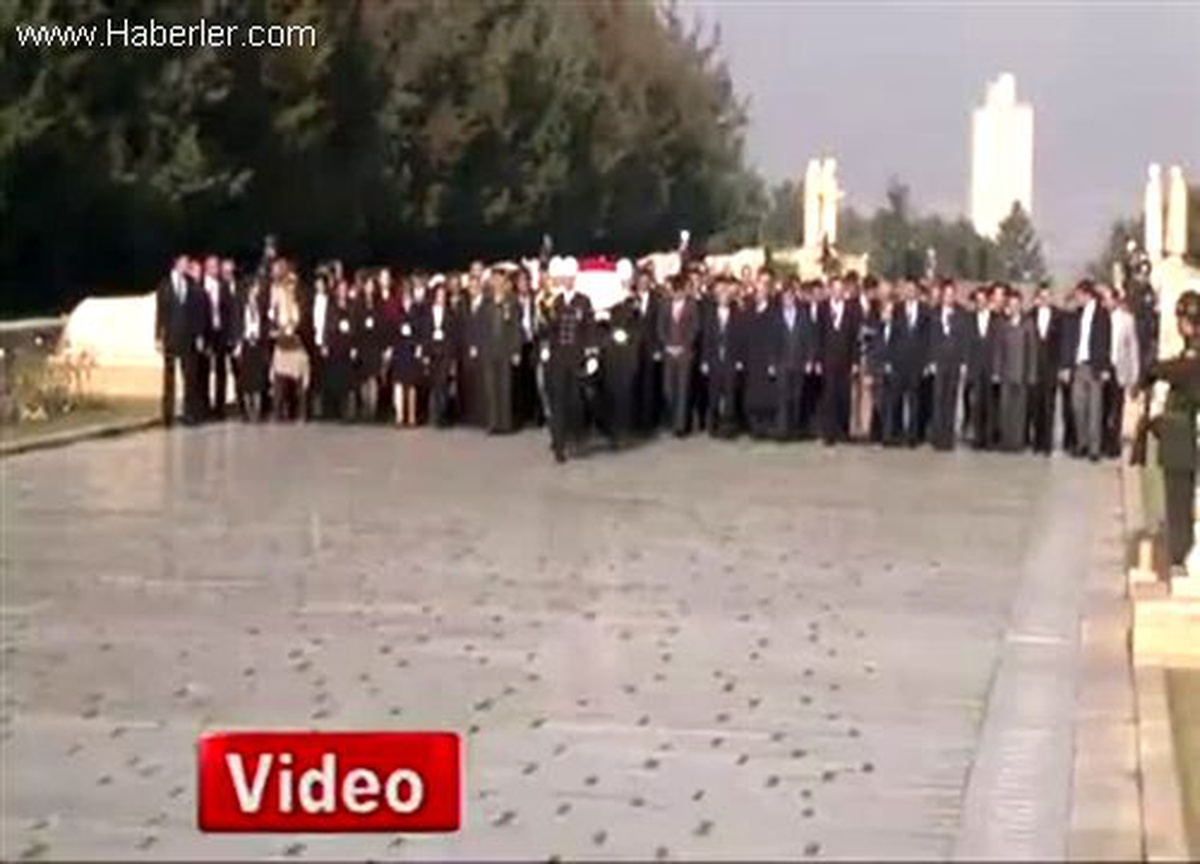 Bakan Nabi Avcı, Öğretmenlerle Birlikte Anıtkabir\'e Gitti