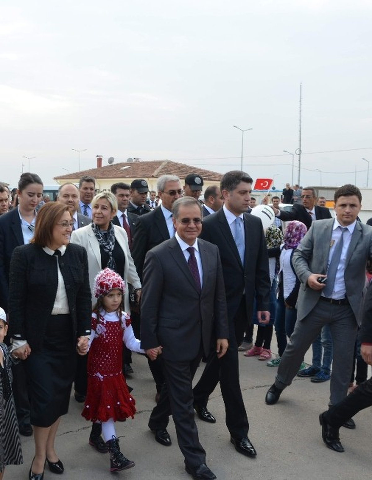 Bakan Şahin ile İit Genel Sekreteri İhsanoğlu\'na Suriyelilerin Sevgi Seli