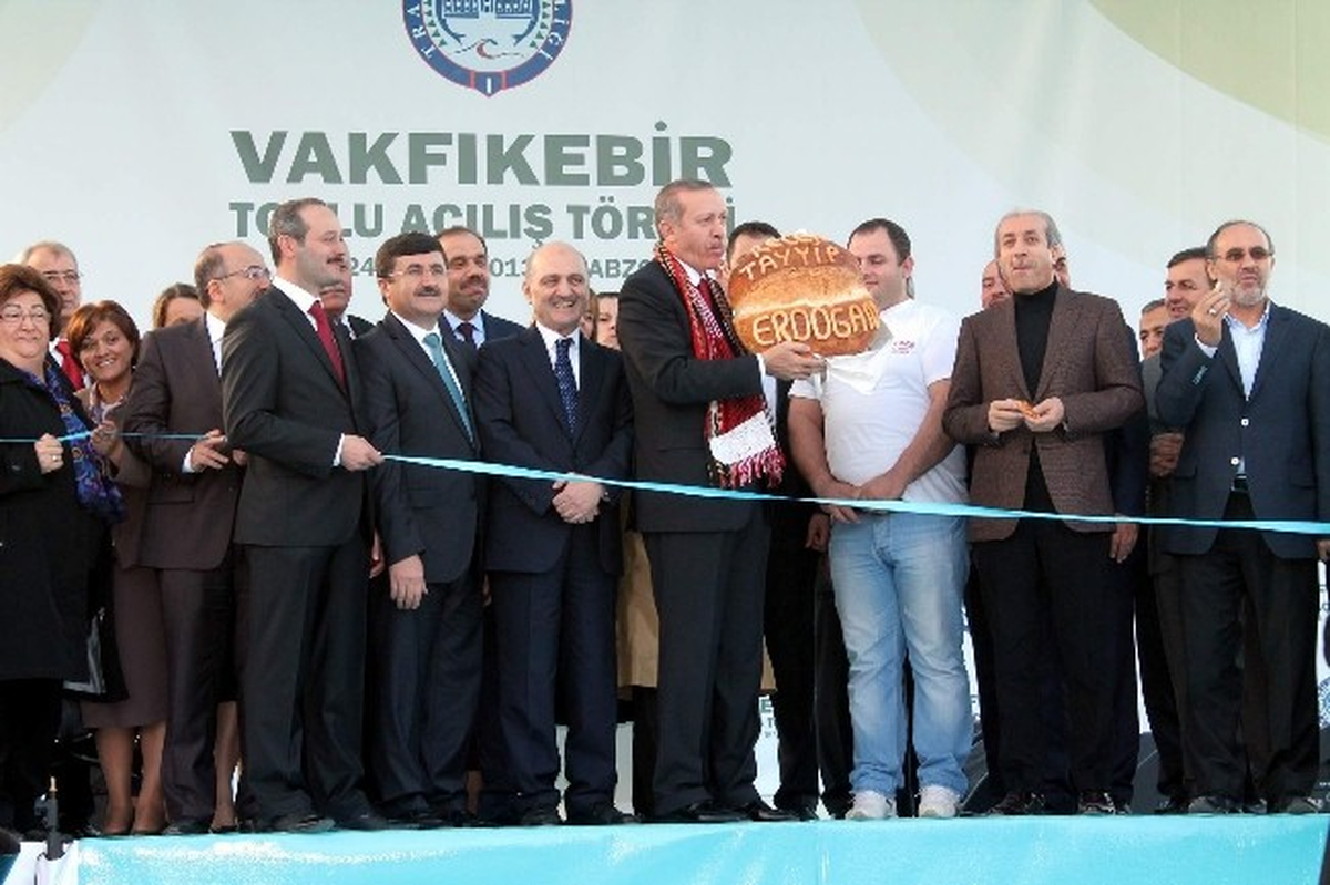 Başbakan Erdoğan\'a İsminin Yazılı Olduğu Vakfıkebir Ekmeği Hediye Edildi