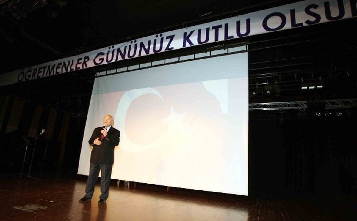 Başkan Yaşar Öğretmenler Günü\'nü Kutladı