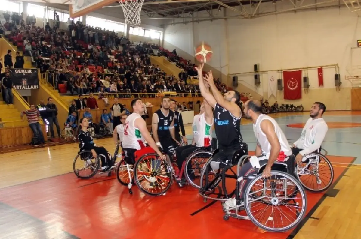 Beşiktaş, Yavola Ortopedikler Spor Kulübü\'nü 81-51 Yendi