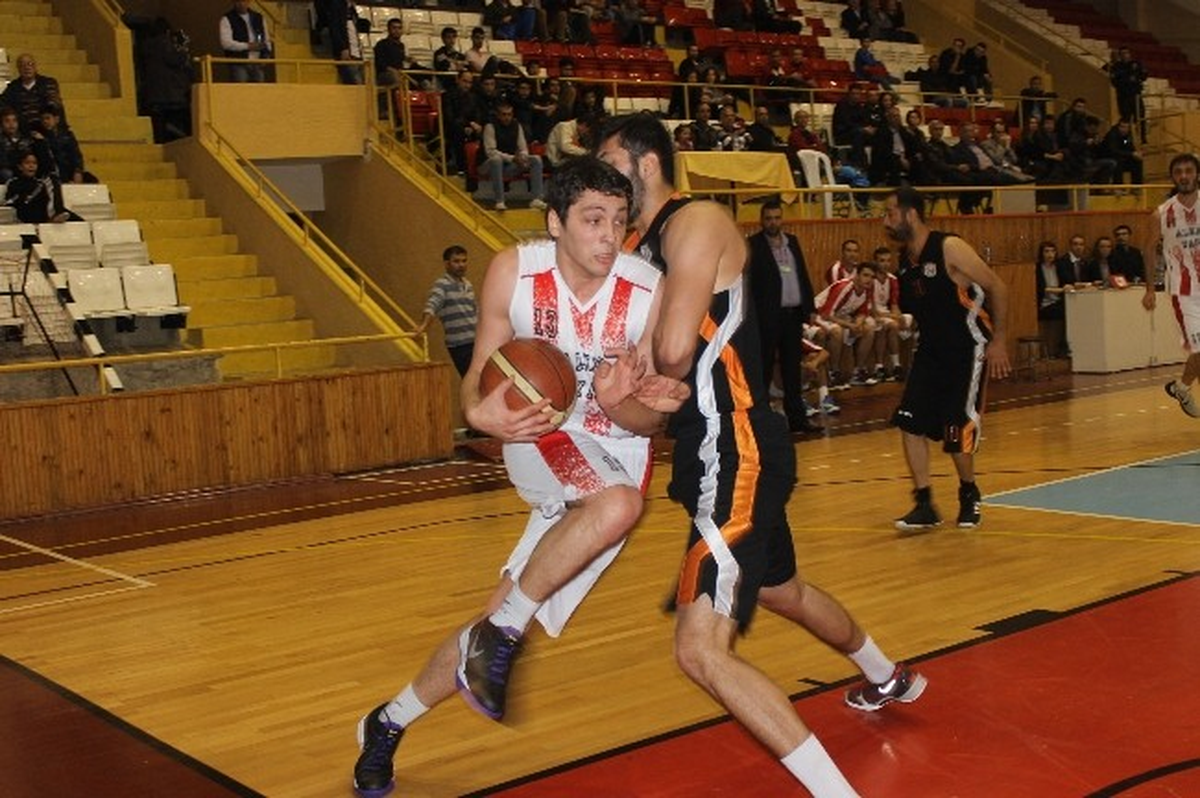 Bilecik Belediyesi Yalova\'dan Galip Ayrıldı