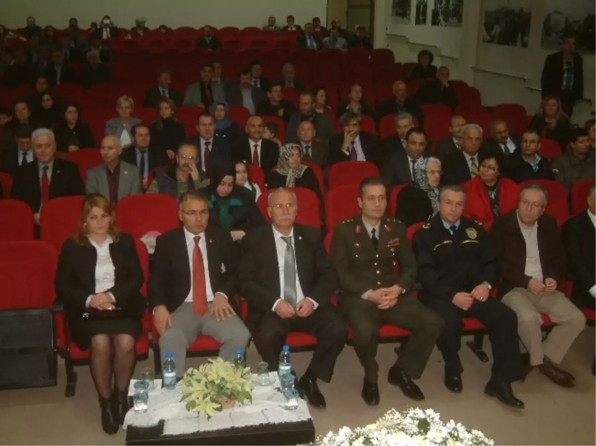 Burhaniye\'de Öğretmenler Günü\'nde Öğretmenler Oynadı