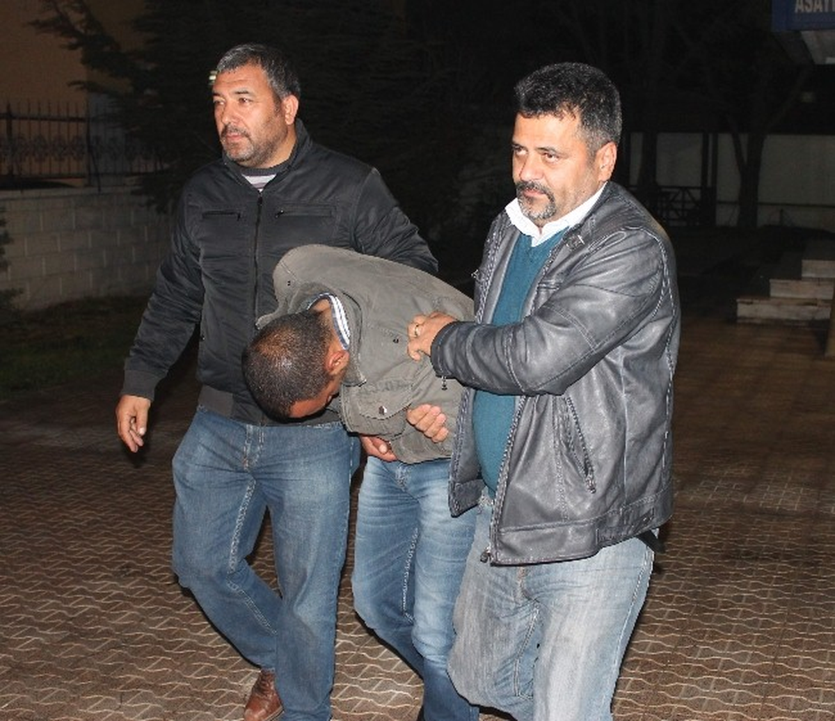 Çaldığı Altınları Satmış, Malzemeleri Hediye Etmiş