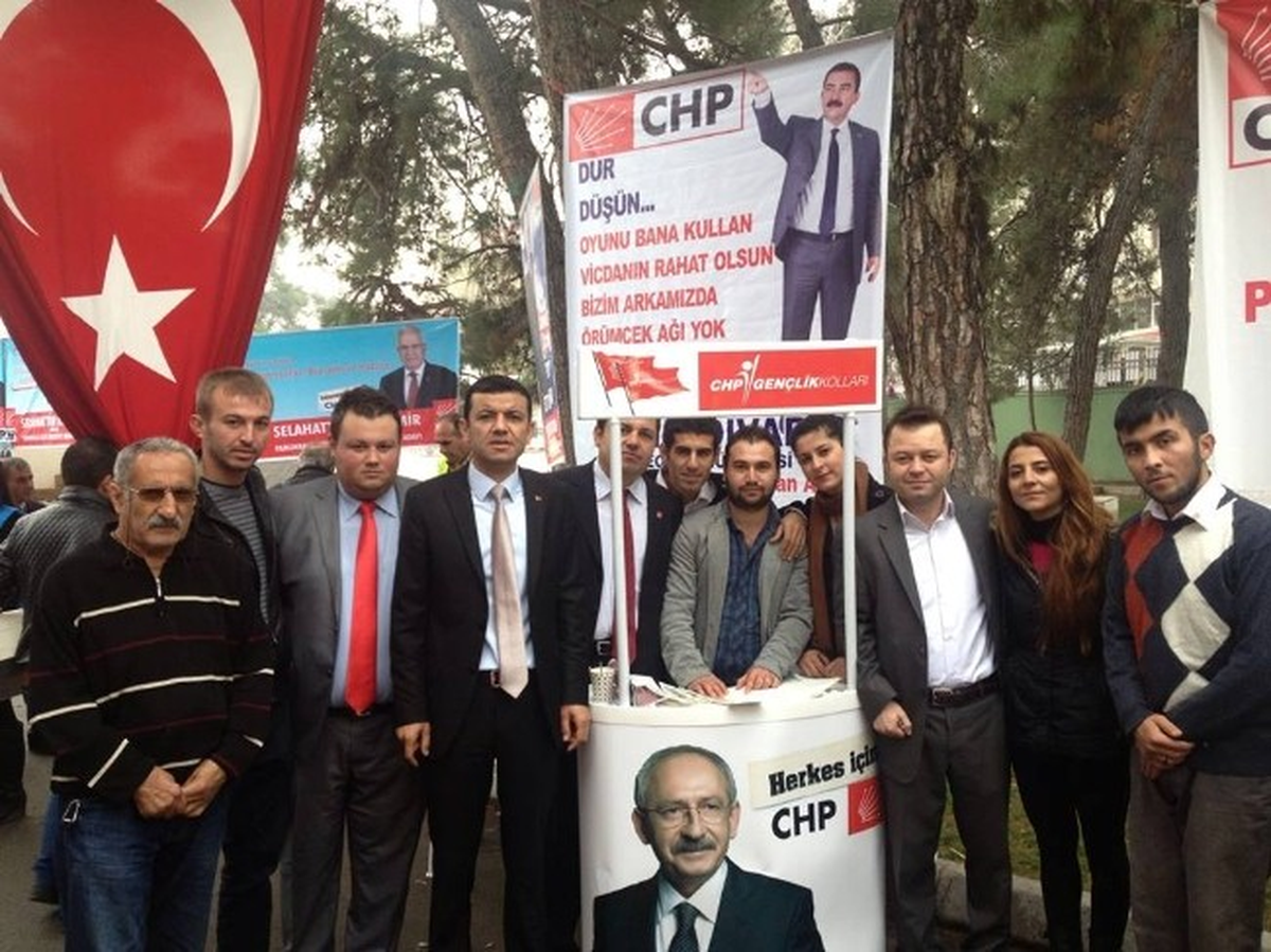 Denizli\'de CHP, 9 İlçede Eğilim Yoklaması Yapıyor