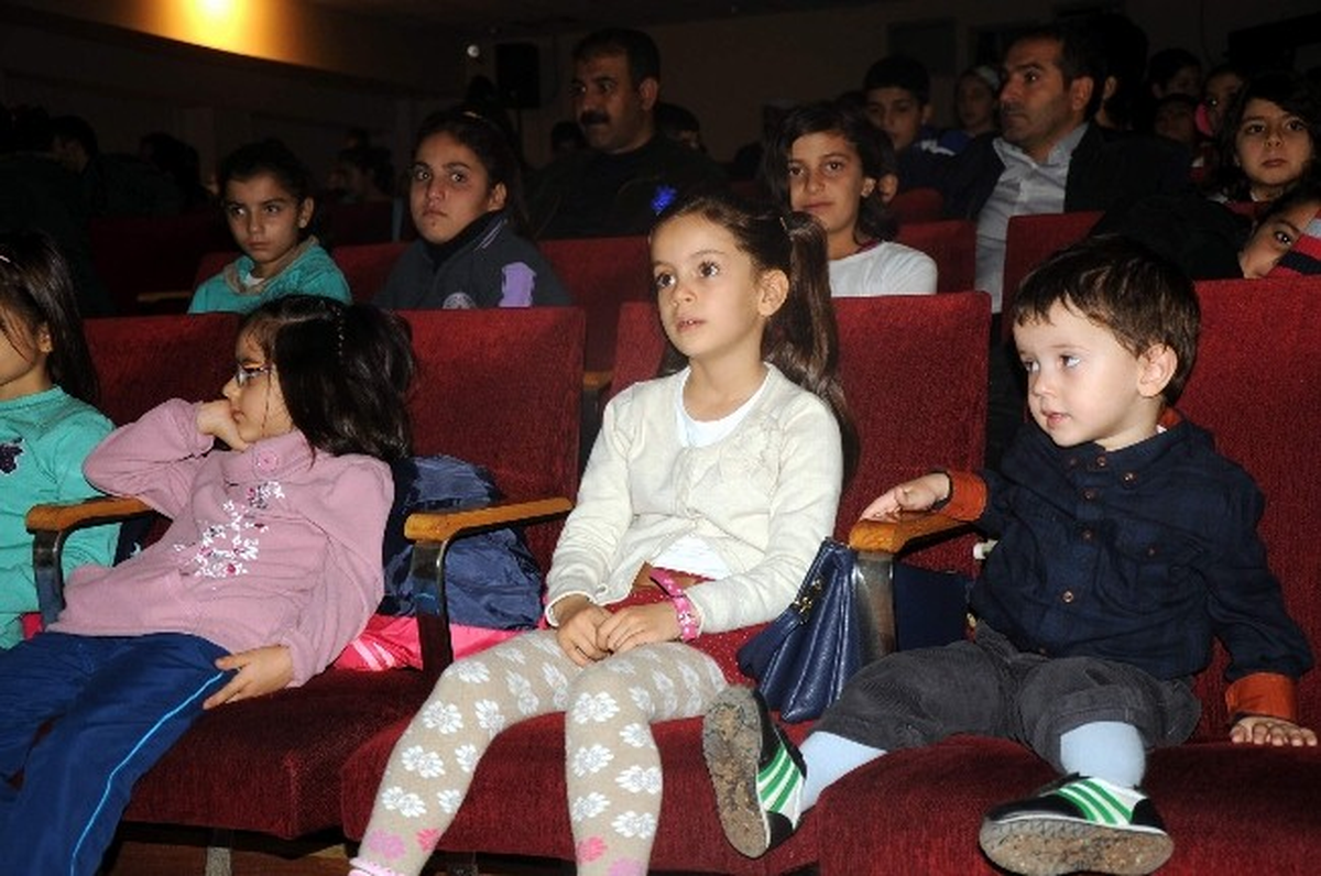 Diyarbakır\'da Zazaca Tiyatro Oyunu Sergilendi