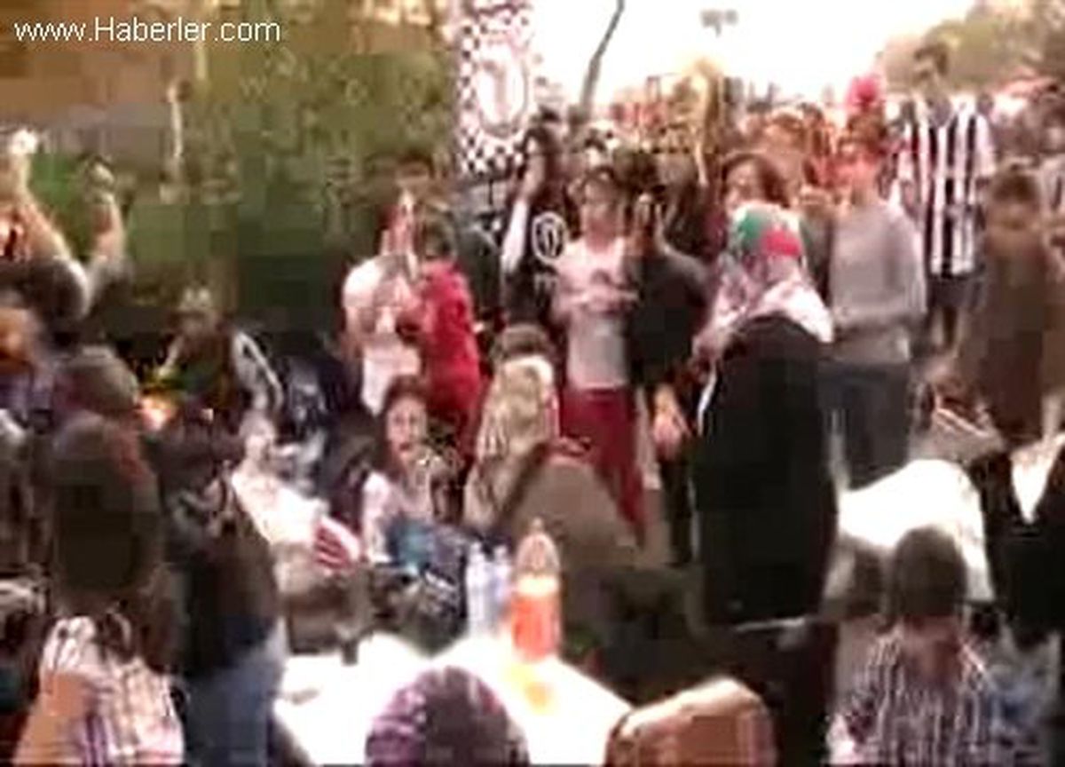 Haberal, Kendi Yiyeceği Hamsiyi Pişirdi
