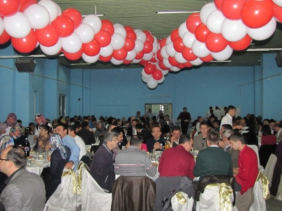 Hisarcık\'ta Öğretmenler Yemekte Buluştu