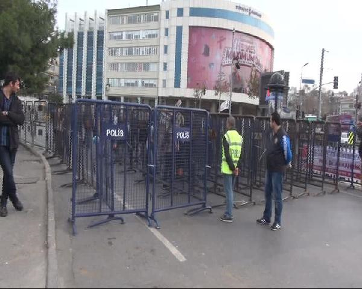Kadıköy\'de Rojava\'ya Destek Mitingi (1)