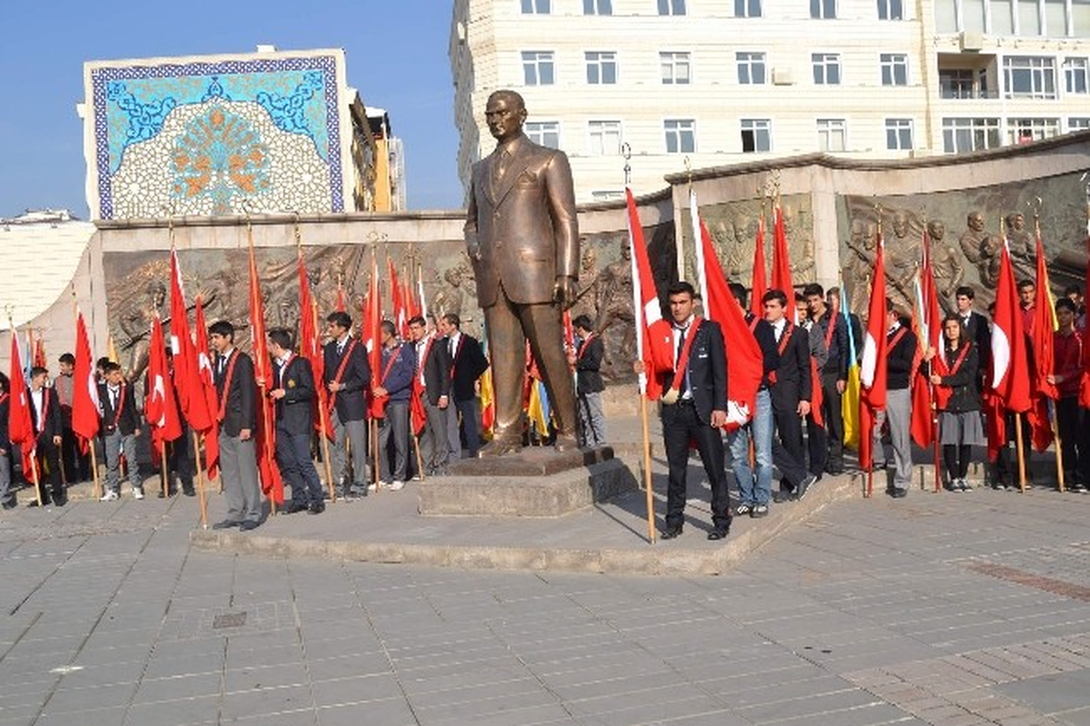 Kayseri\'de Öğretmenler Günü Coşkusu