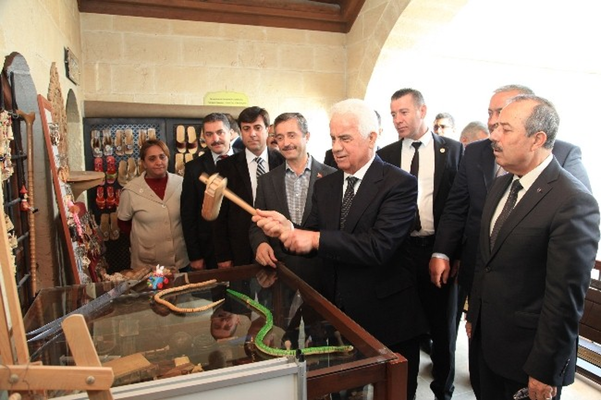 KKTC Cumhurbaşkanı Eroğlu, Şahinbey Belediyesi\'nin Çalışmalarını Gezdi
