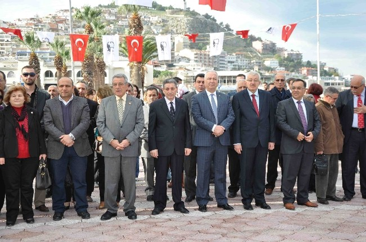 Kuşadası\'nda Öğretmenler Günü Kutlamaları