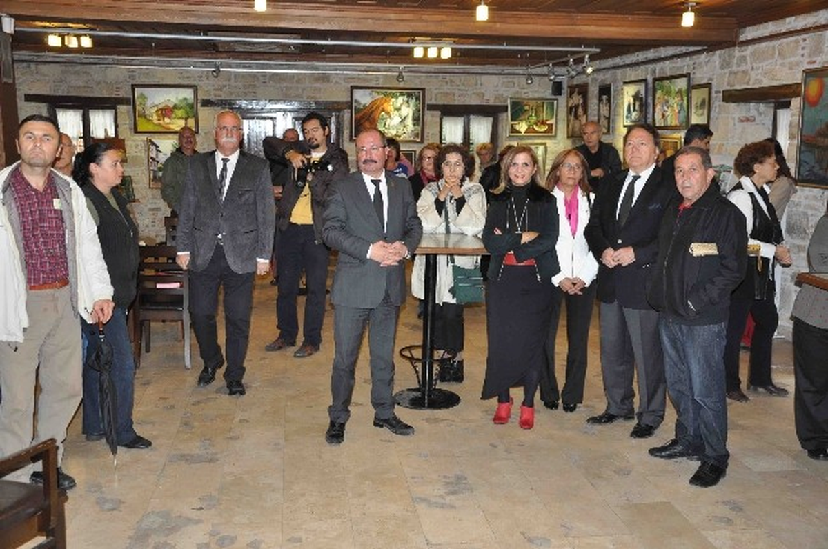 Kuşadası\'nda "Öğretmenlerin Gözünden" Karma Resim Sergisi Açıldı