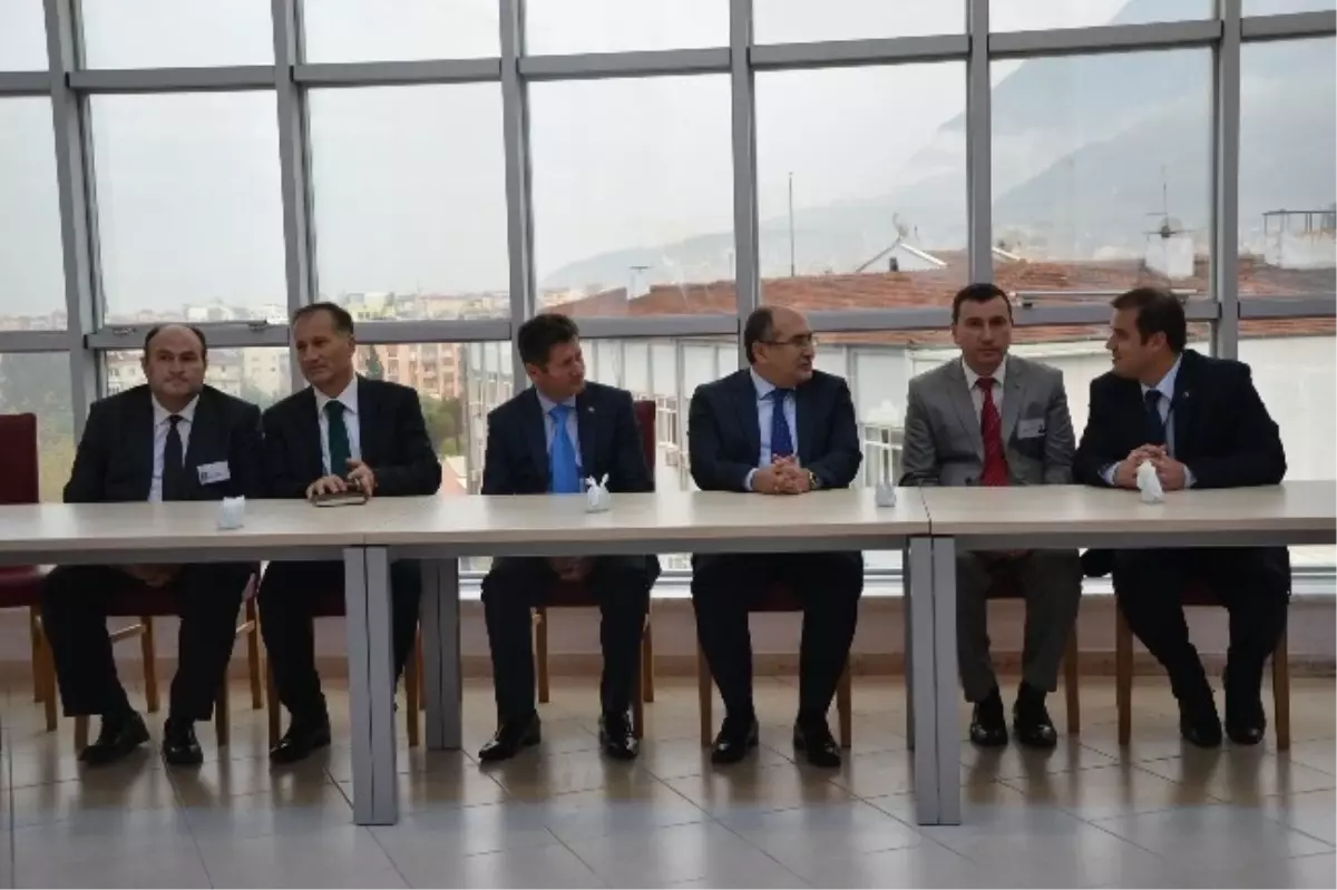 Manisa'da 25 Yılını Dolduran Diş Hekimleri Plaketle Onurlandırıldı