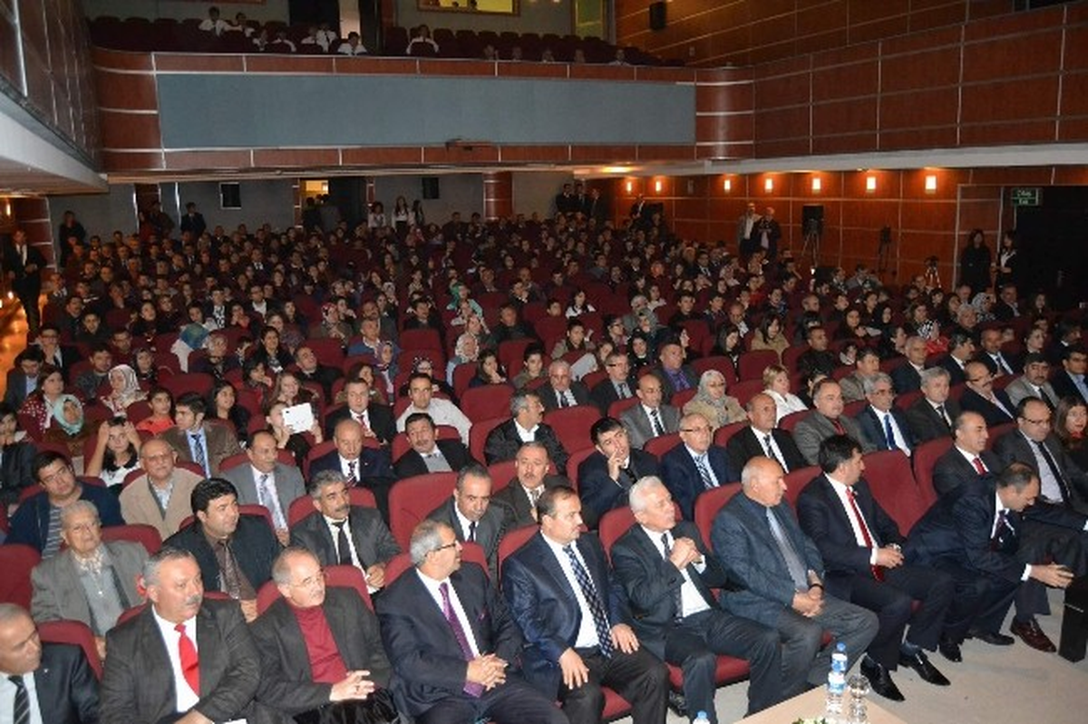 Öğretmenler Günü Kayseri Şehir Tiyatrosu\'nda Kutlandı
